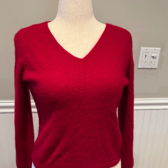 Women's V-neck Cashmere Sweater - Picture 1 of 4